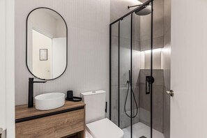 Deluxe Double Room | Bathroom