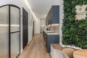 Unclassified image, 4 of 73, button - Queen's Olavide - Corta Estancia (Madrid)