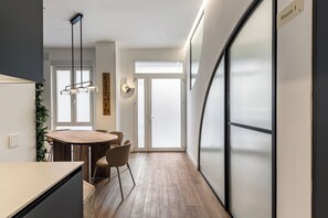 Unclassified image, 3 of 73, button - Queen's Olavide - Corta Estancia (Madrid)