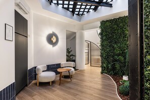 Unclassified image, 2 of 73, button - Queen's Olavide - Corta Estancia (Madrid)