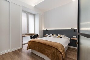 Deluxe Double Room - Queen's Olavide - Corta Estancia (Madrid)