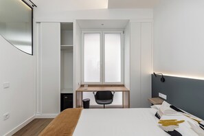 Unclassified image, 2 of 73, button - Queen's Olavide - Corta Estancia (Madrid)