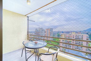 Outdoor dining - Urban Life Colon - 2D Piscina & Wifi (Las Condes)
