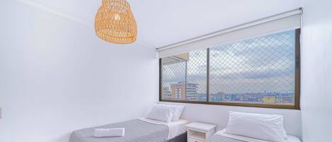 2 bedrooms, iron/ironing board, WiFi