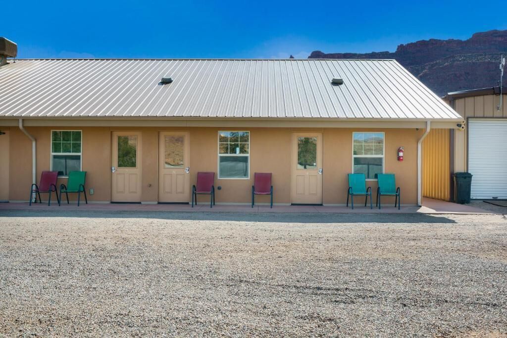 Basic Triple Room, Patio, Mountain View