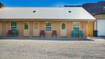 Basic Triple Room, Patio, Mountain View