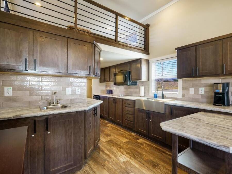 Deluxe Cottage, Balcony, Mountain View | Private kitchen