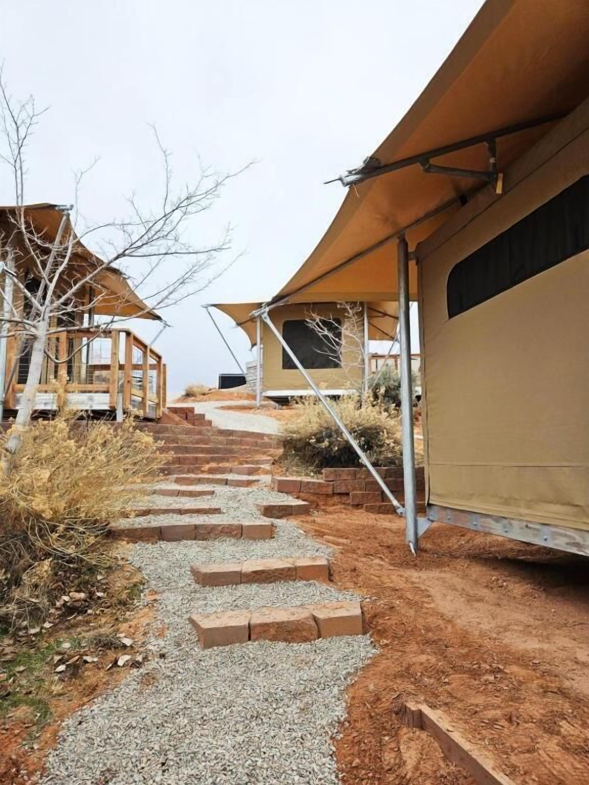 Tenda de campanya, pati, vistes a la muntanya | Àrea exterior de l'allotjament