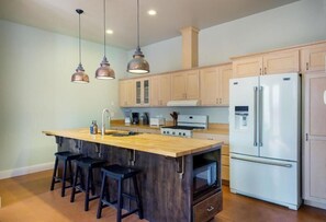 Hús - svalir - fjallasýn | Einkaeldhús