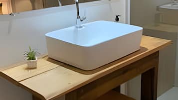 Basic Villa | Bathroom