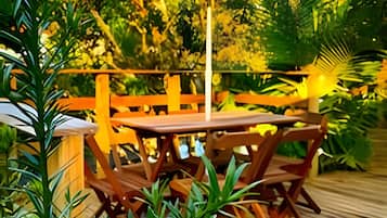 Basic Villa | Outdoor dining