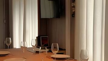 Basic Villa | Dining