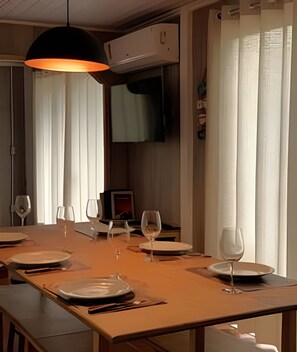 Basic Villa | Dining