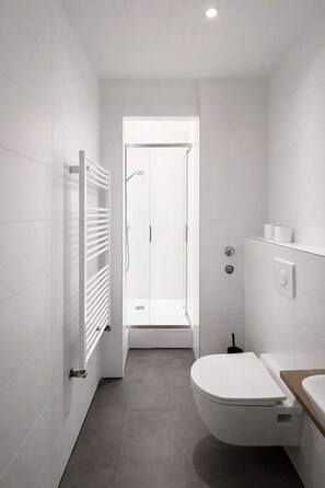 Dusche, Handtücher, Seife, Toilettenpapier