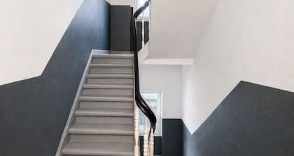 Direkt am Rhein - Zentral, Ruhig & Hell.