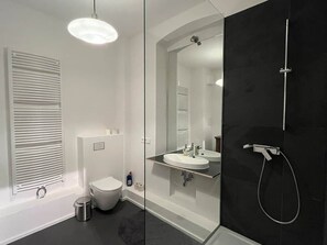 Unclassified image, 5 of 17, button - Artist room 2.5 - Le Parisien (Gera)