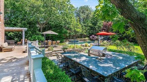 Outdoor dining - Exquisite Southampton estate with a private heated pool and expansive... (Southampton)