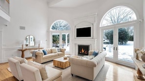Smart TV, fireplace - Exquisite Southampton estate with a private heated pool and expansive... (Southampton)
