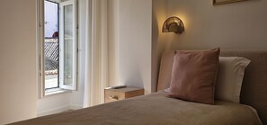 2 bedrooms, iron/ironing board, free WiFi, bed sheets - Luxury Romantic Apartment in Faro Center (Faro)