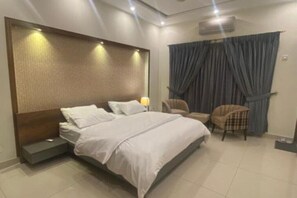 Deluxe Double Room, City View - Luxury guest house bahria  (Islamabad)