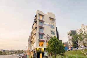 Unclassified image, 5 of 5, button - Luxury guest house bahria  (Islamabad)