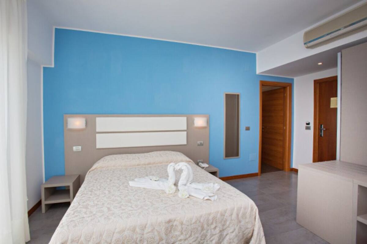 클래식 더블룸, 발코니, 바다 전망 | 책상, 무료 WiFi