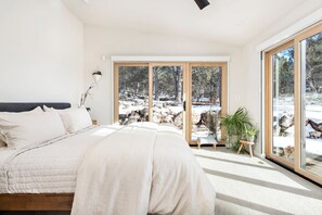3 Schlafzimmer, Schreibtisch, Bügeleisen/Bügelbrett, Reisekinderbett