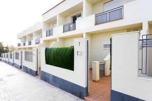 Property grounds - Vacation Apartment 'Oasis Fañabe Townhouse' with Mountain View, Wi-Fi and Air Conditioning (Costa Adeje)