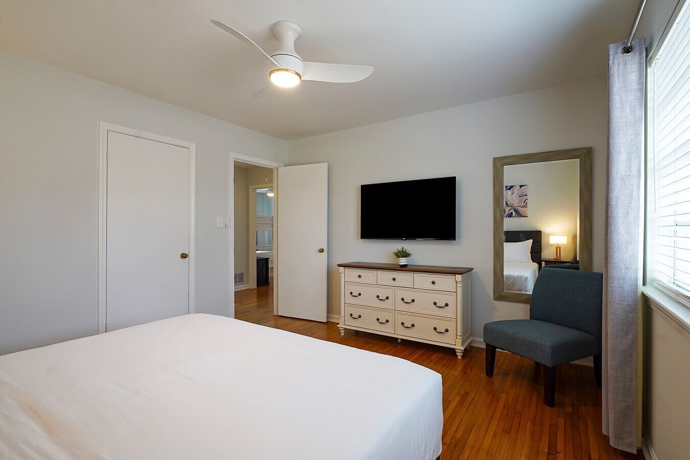 6 bedrooms, iron/ironing board, travel crib, WiFi