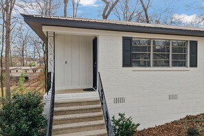 Exterior detail - Vestavia 6 BR Duplex Great Location (Vestavia Hills)