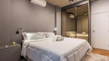 Duplex luxo, cozinha, vista para a cidade | Roupas de cama premium, escrivaninha, espaço de trabalho para notebook