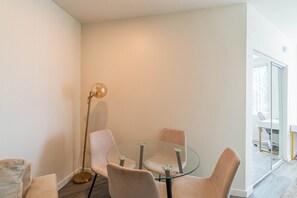 Dining room - The Access Upscale Stay with Pool-Gym-EV (Tempe)