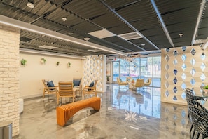 Lounge - The Access Upscale Stay with Pool-Gym-EV (Tempe)
