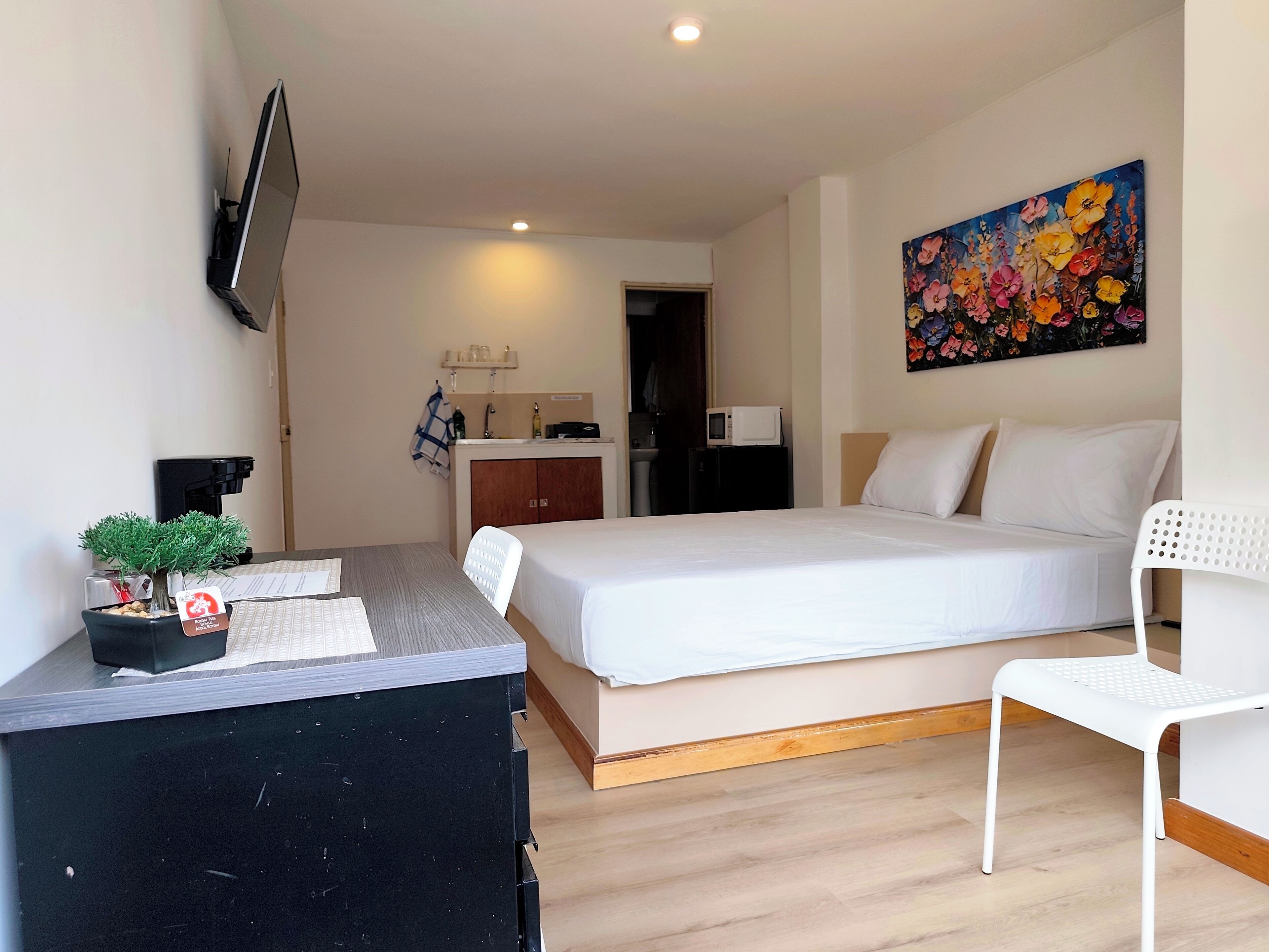 Comfort Studio, 1 Queen Bed, Kitchenette