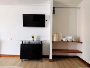 Basic-Dreibettzimmer, Mehrere Betten, Kochnische | Innenbereich