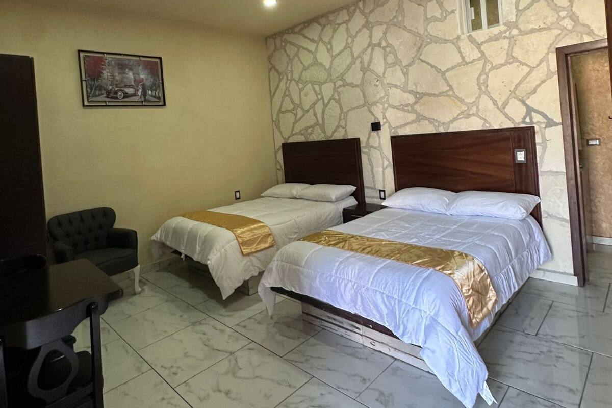 Family Twin Room | Desk, laptop workspace, free WiFi