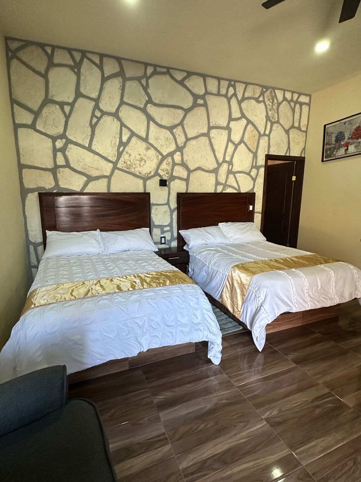 ファミリー 4 人部屋 | デスク、ノートパソコン用作業スペース、WiFi (無料)