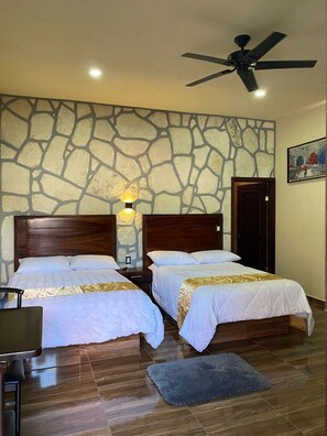 Family Quadruple Room | Desk, laptop workspace, free WiFi - Enrique Resendiz Vega (Colon)