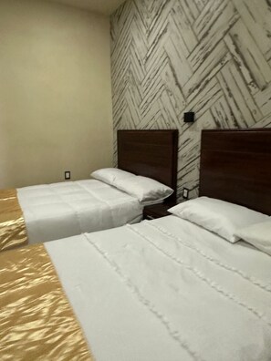 Habitación doble | Escritorio, espacio para trabajar con laptop y wifi gratis 
