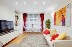 TV - Prime Location 2 bed Flat | Bond St, Selfridges - Pass the Keys (London)