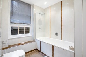 Shower, hair dryer, towels - Prime Location 2 bed Flat | Bond St, Selfridges - Pass the Keys (London)