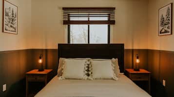 5 bedrooms, desk, iron/ironing board, travel crib