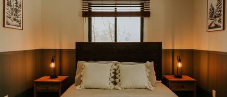 5 bedrooms, desk, iron/ironing board, travel crib