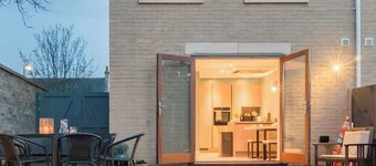 Modern home, sleeps 8, garden
3km from Cambridge, free carpark