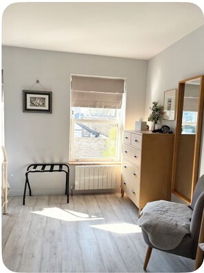 Interior - Modern home, sleeps 8, garden
3km from Cambridge, free carpark (Cambridge)