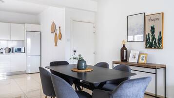 City appartement, niet-roken, balkon | Dineerruimte