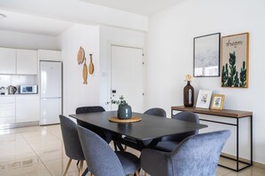 Căn hộ trung tâm thành phố, không hút thuốc, ban công | Phòng ăn