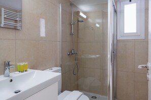 Buồng tắm vòi sen, đồ dùng nhà tắm miễn phí 