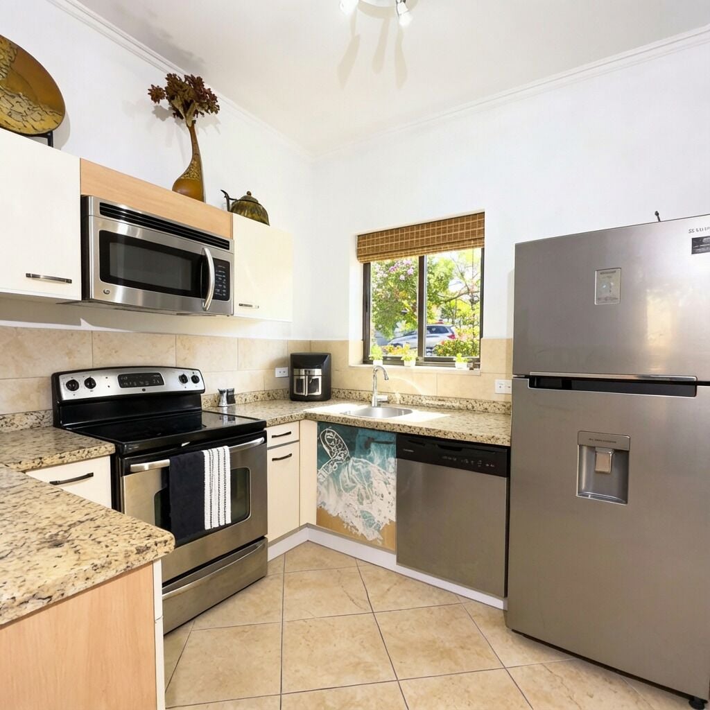 Køleskab, mikrobølgeovn, ovn, kogeplade