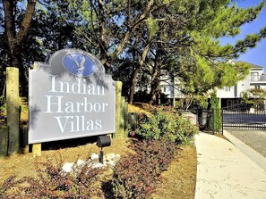 Property grounds - Walk to Beach! | 4BR Condo w/ Decks, Views &  BBQ (North Bethany Beach)